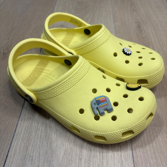 CROCS Shoes - Crocs Classic Clog Lemon Yellow Mens 7 Womens 9 Jibbitz Charms 10001-7C1